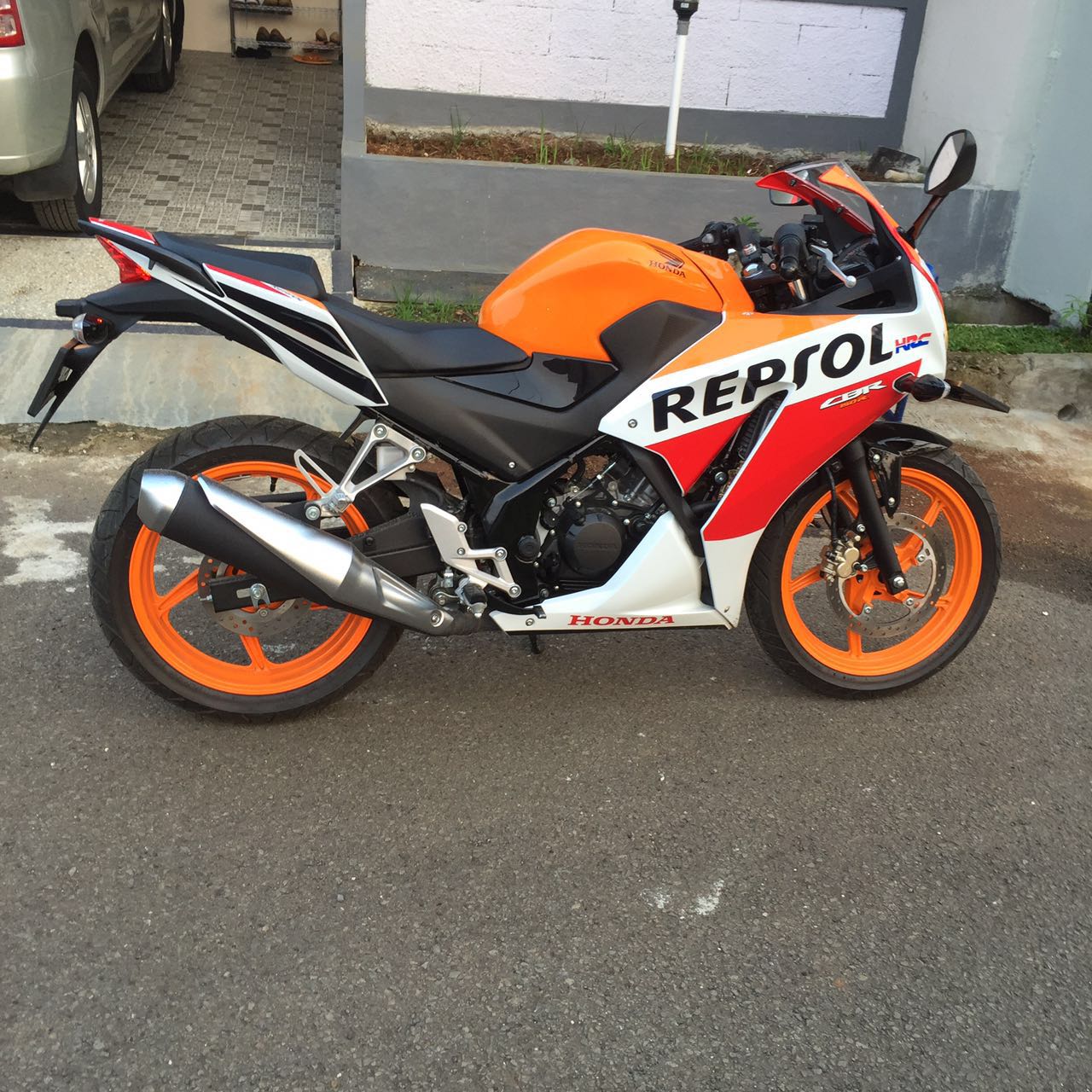 Honda CBR 2015 original dan Mulus KM 1400 - Gambar4