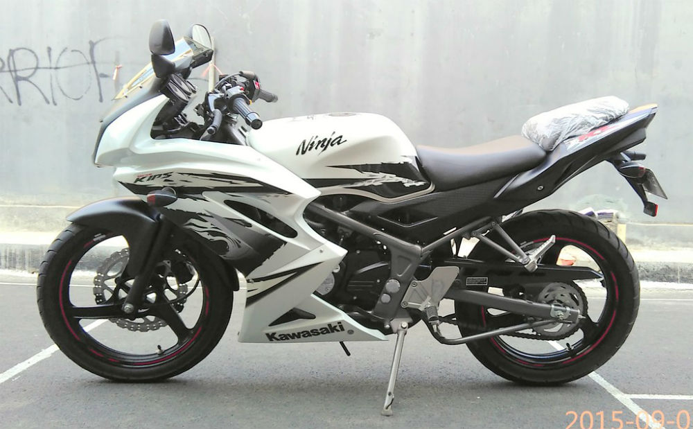 kawasaki_ninja_150_rr_thn_2013_wrn_putih_spesial_edition_km_7_rb_kond_spt_baru_2487162_1441079513