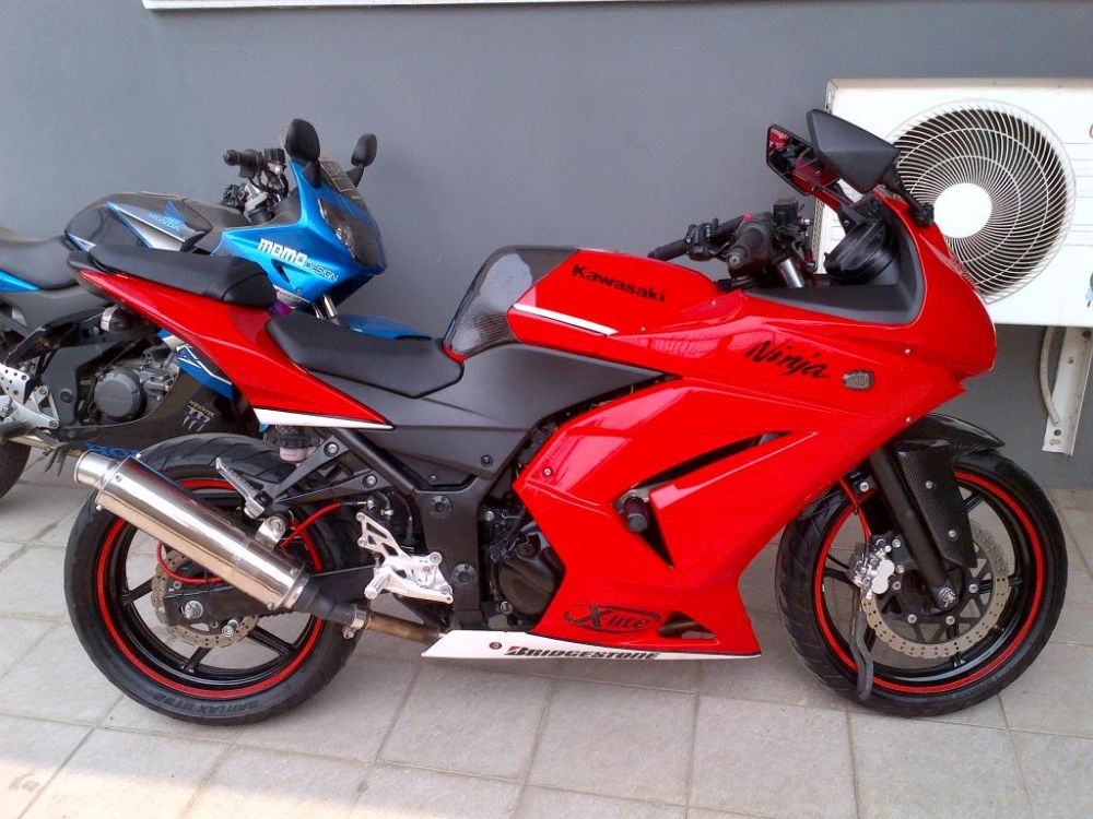 kawasaki ninja 250 warna merah tahun 2011 bln 8