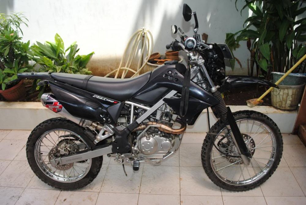 kawasaki klx 150 thn 2012 hitam