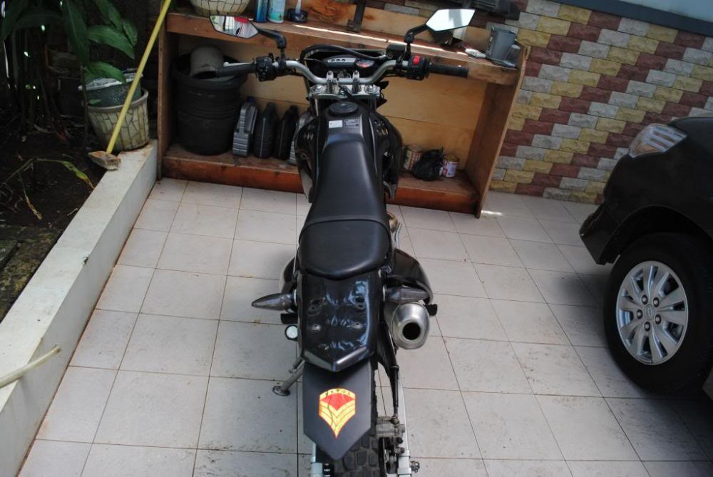 kawasaki klx 150 thn 2012 hitam..