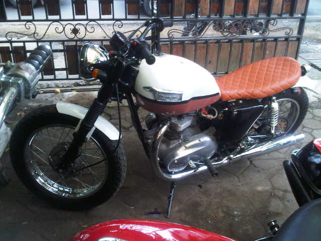 Triumph T120