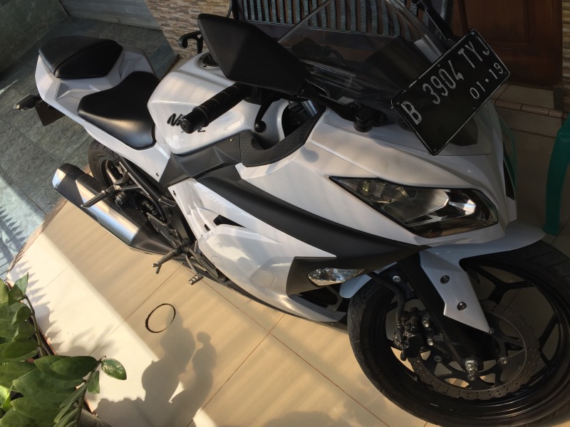 Kawasaki ninja 250 fi putih tahun 2014