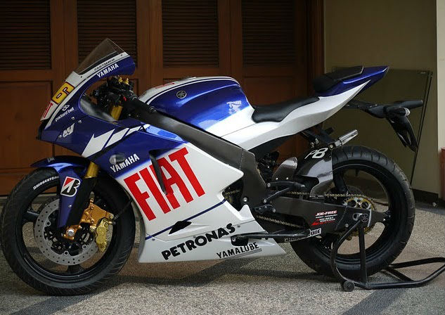 v-ixion-m1-rossi-replica-001