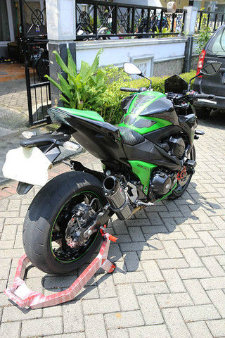 kawasaki_z800_hitam_hijau_tahun_2014_plat_ab_posisi_di_malang_harga_murah_2115389_1437826903