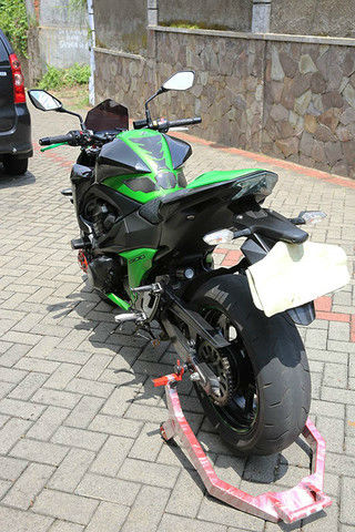 kawasaki_z800_hitam_hijau_tahun_2014_plat_ab_posisi_di_malang_harga_murah_2115389_1437826899