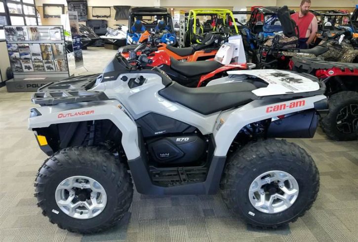 2016 Can-Am™ Outlander 570 DPS (2)
