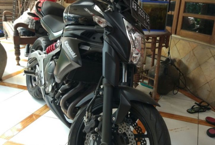 Крепление номера Kawasaki er6n