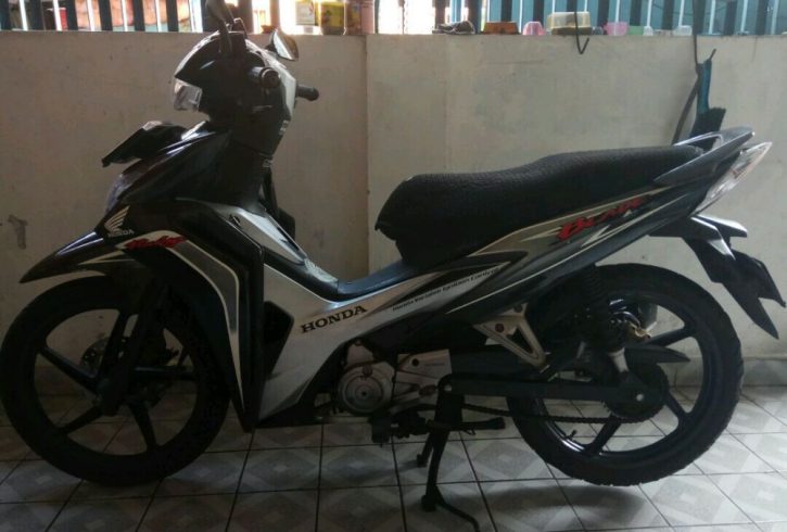 Honda Blade 110 Black Orisinil (2012) - Gambar4