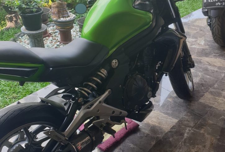 Крепление номера Kawasaki er6n